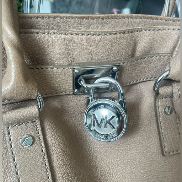 Michael Kors Hamilton Large Tote - Picture 2 of 6